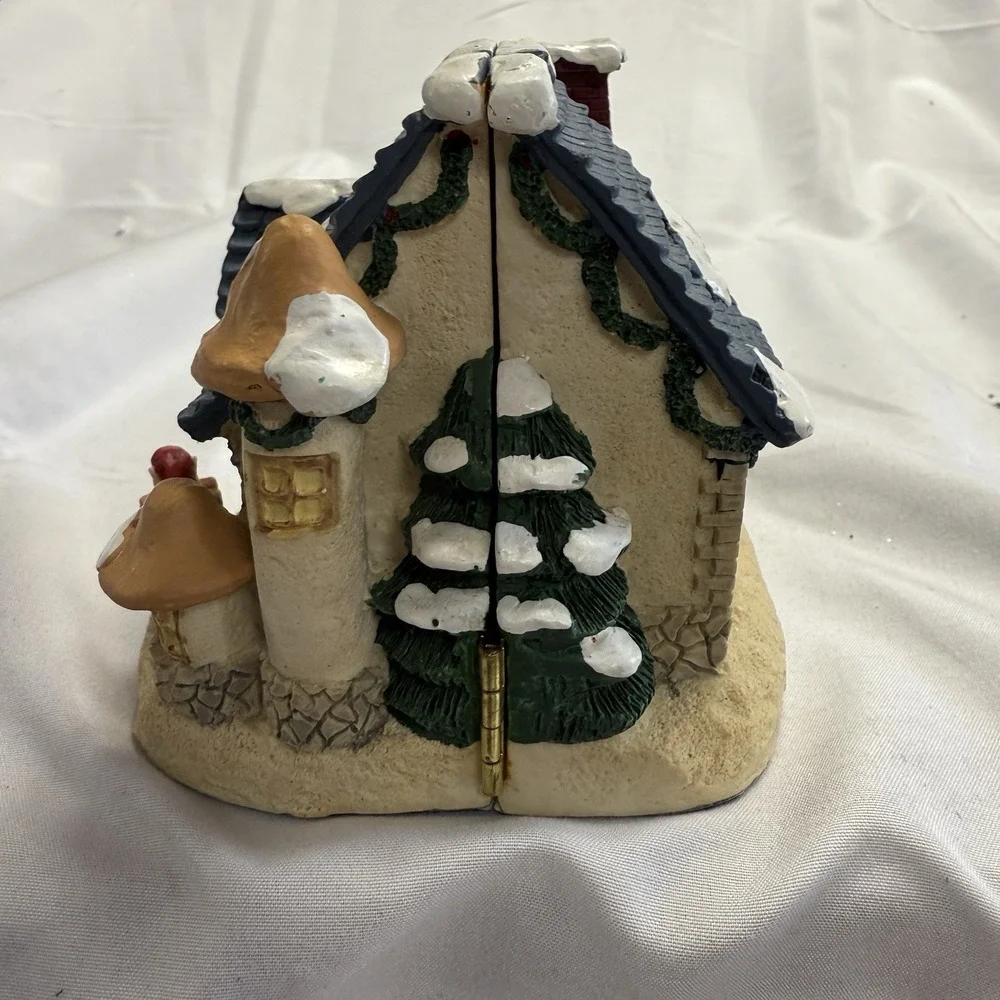 Vintage Reindeer Run Collectibles Christmas Resin Hinged House‎ Santa Elves 1993